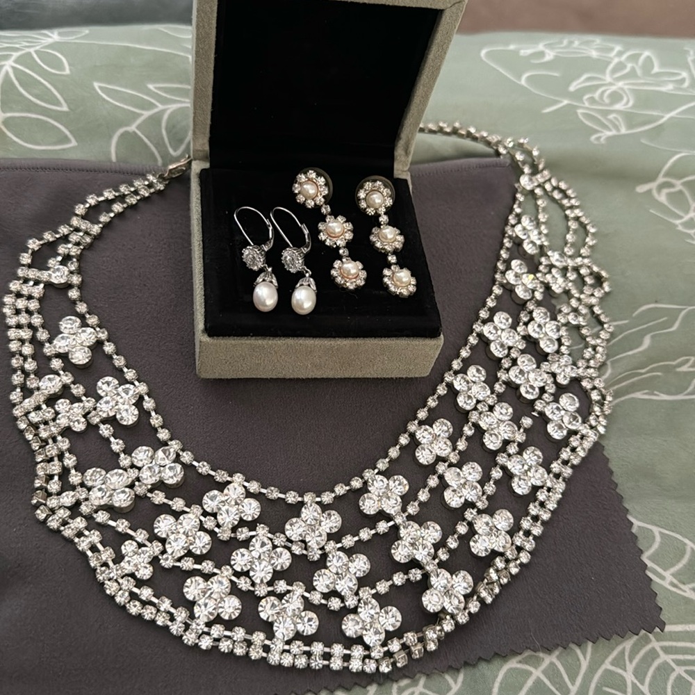 Vintage pearl and rhinestone collar necklace with two sets of pearl earrings